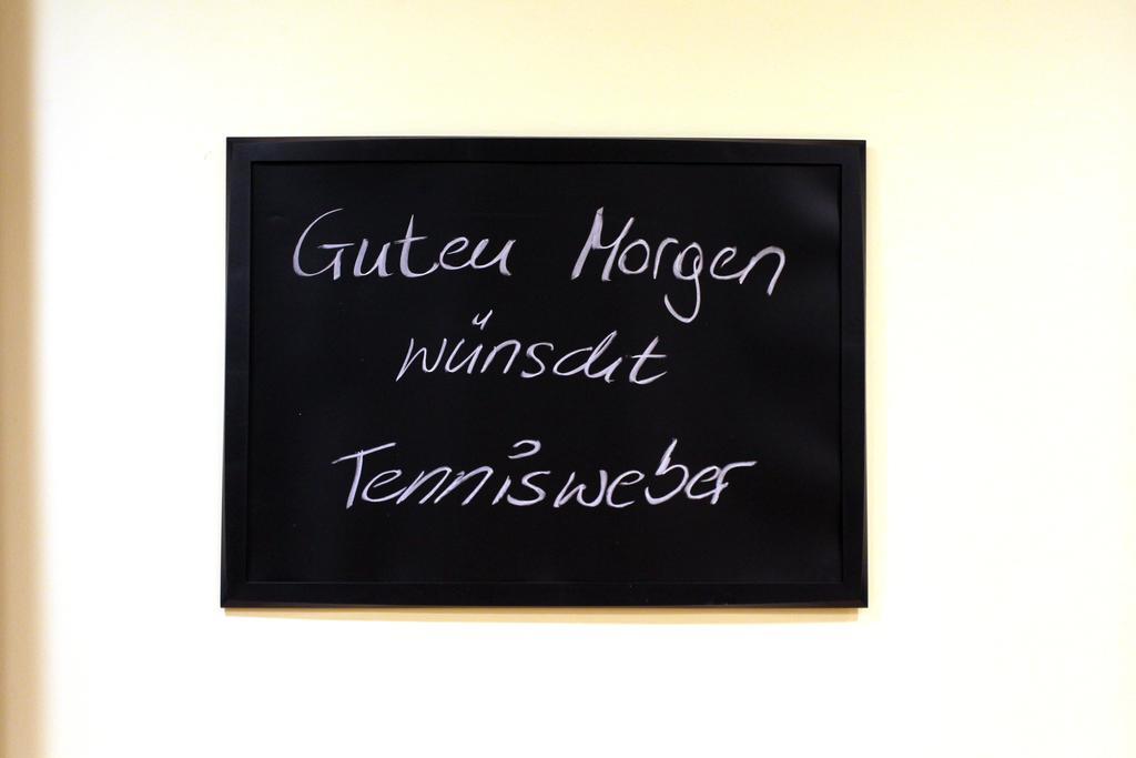 Pension Tennisweber Schwechat Bilik gambar